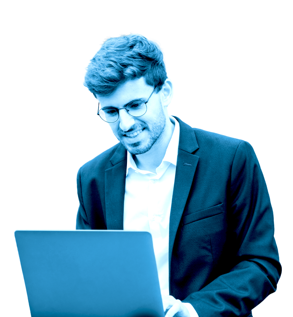 Foto de un hombre estudiante del Grado de Finanzas y Contabilidad