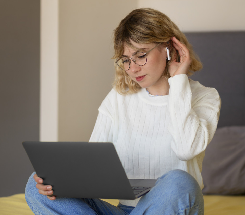 Estudiante realizando la solicitud de reconocimiento de créditos